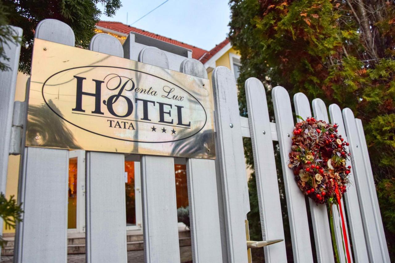 Hotel Penta Lux Tata Luaran gambar