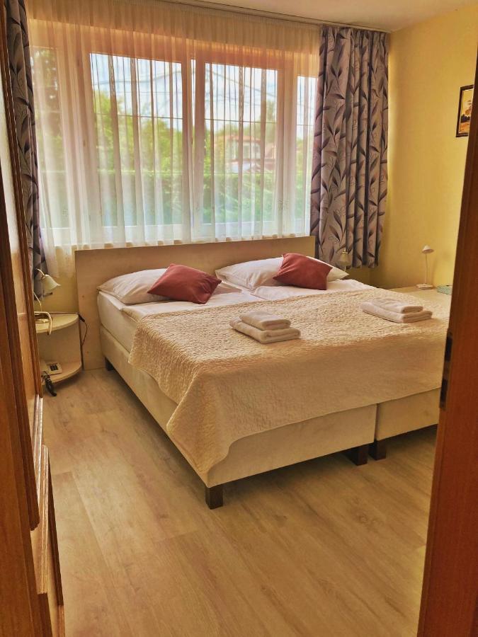 Hotel Penta Lux Tata Luaran gambar
