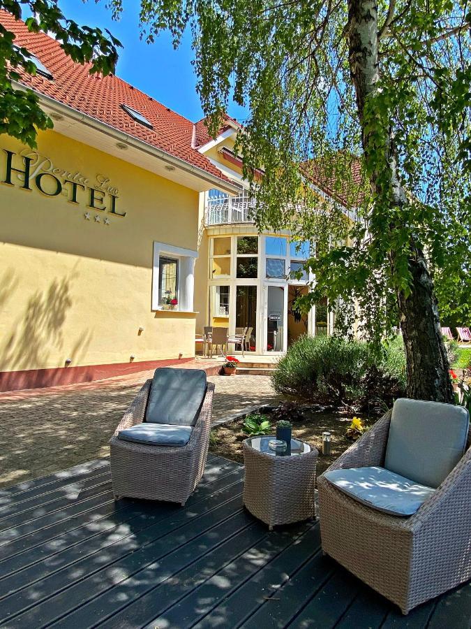Hotel Penta Lux Tata Luaran gambar